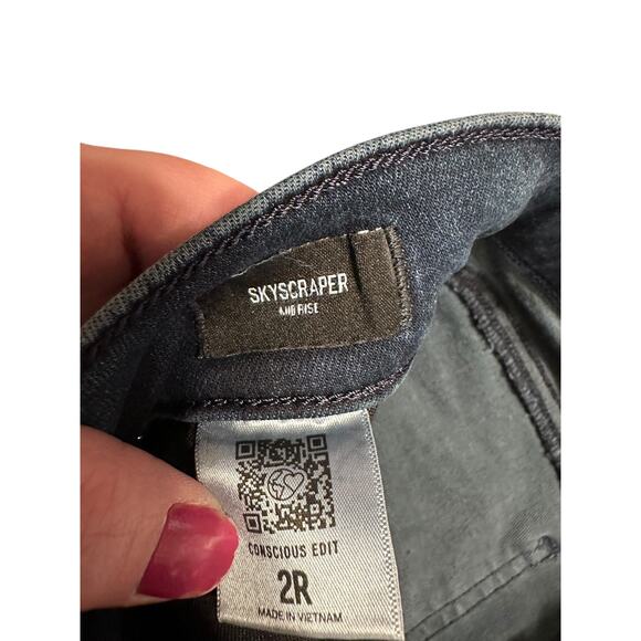 Express Skyscraper Mid Rise Dark Wash Women's Jeans Size 2 Vented Hem Mid Rise - Picture 4 of 10